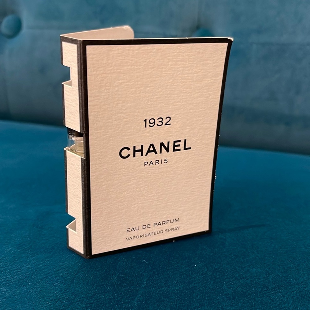 Chanel 1932 carded perfume sample